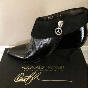 Donald J Pliner black leather boots